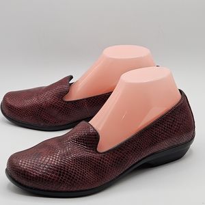 Dansko Olivia red snakeskin  leather size 40 US size 9.5 / 10
